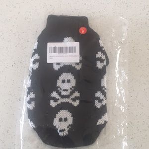Cute tiny dog skull sweater!